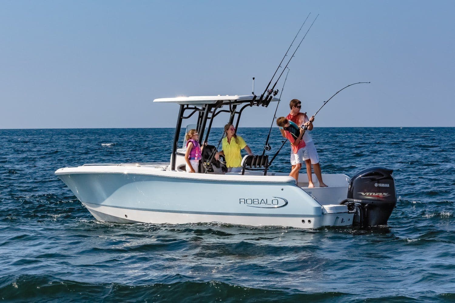 Robalo Center Console Boats: The R230