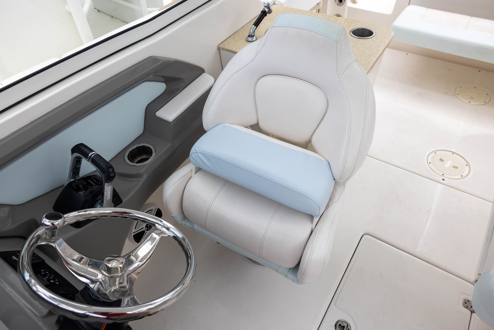 2018 Robalo R247