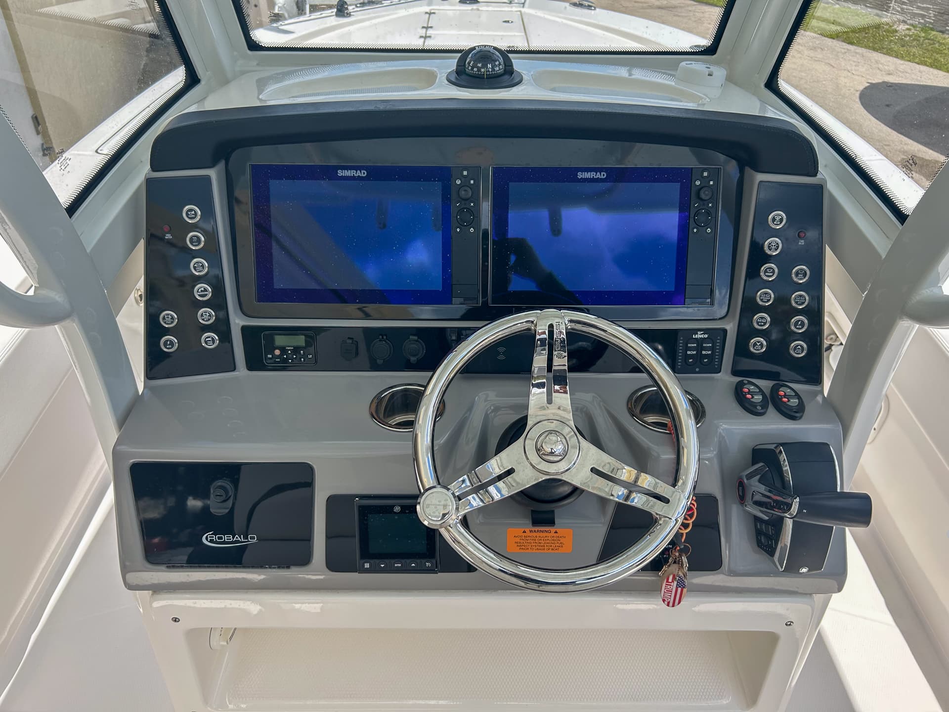 2023 Robalo 266 Cayman