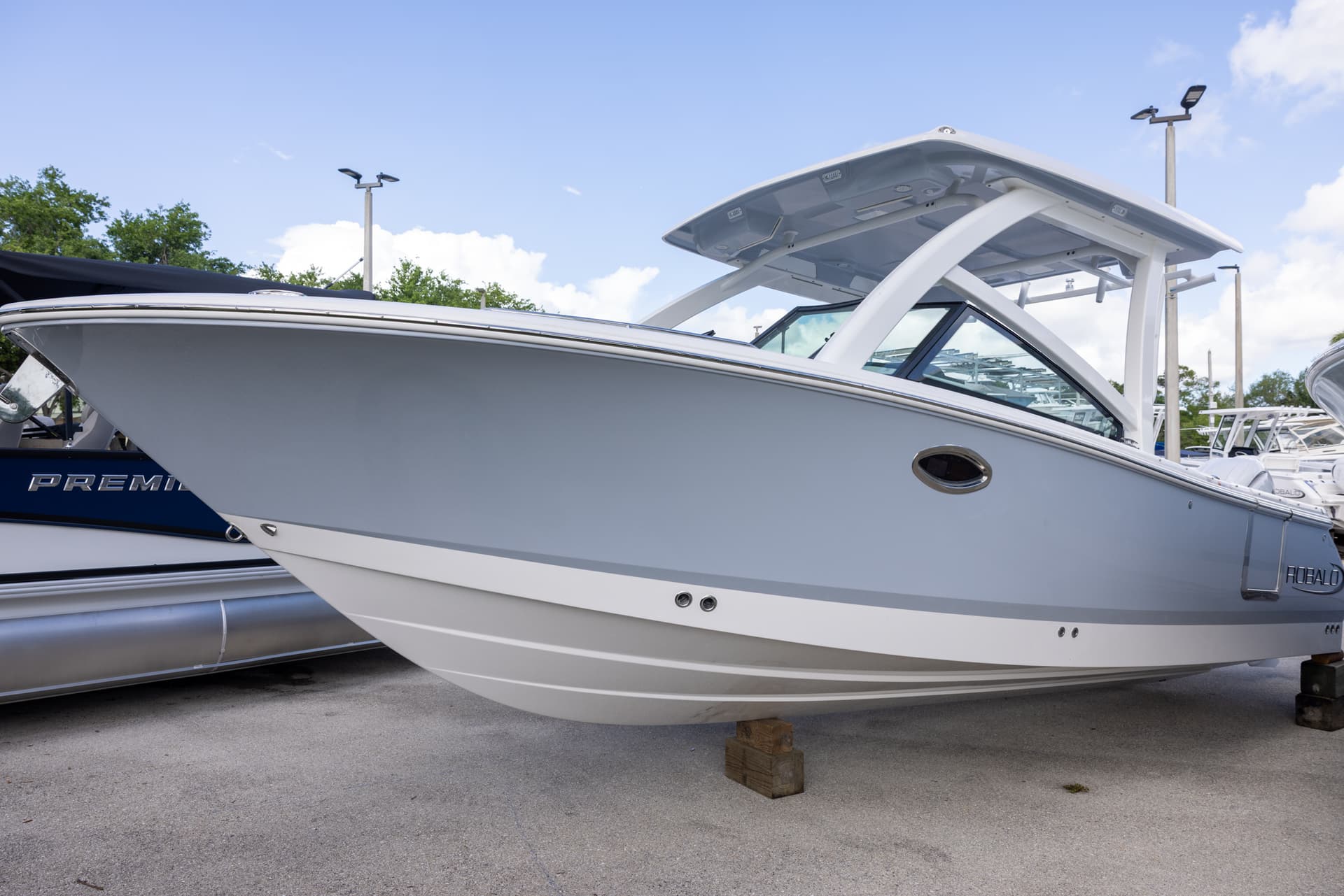 2026 Robalo R257