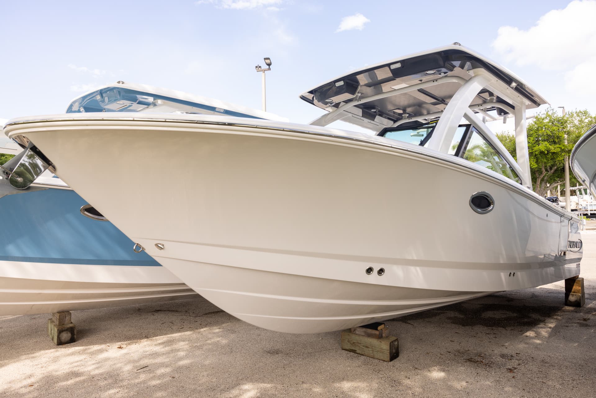 2026 Robalo R257