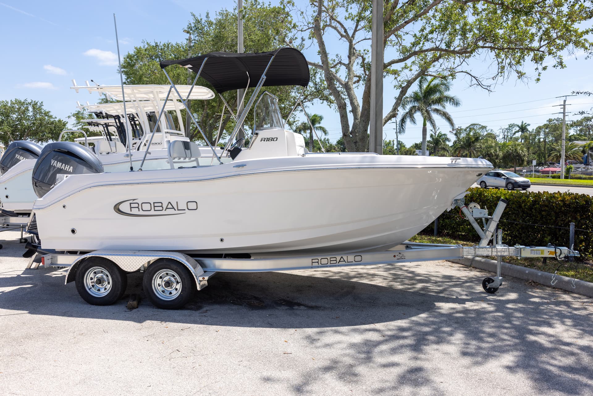 2025 Robalo R180