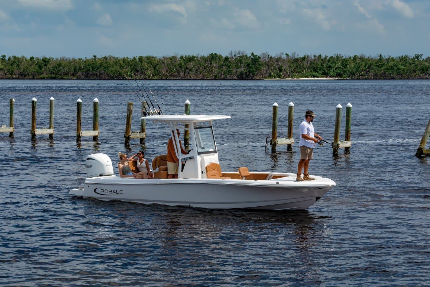 2026 Robalo 246 Cayman