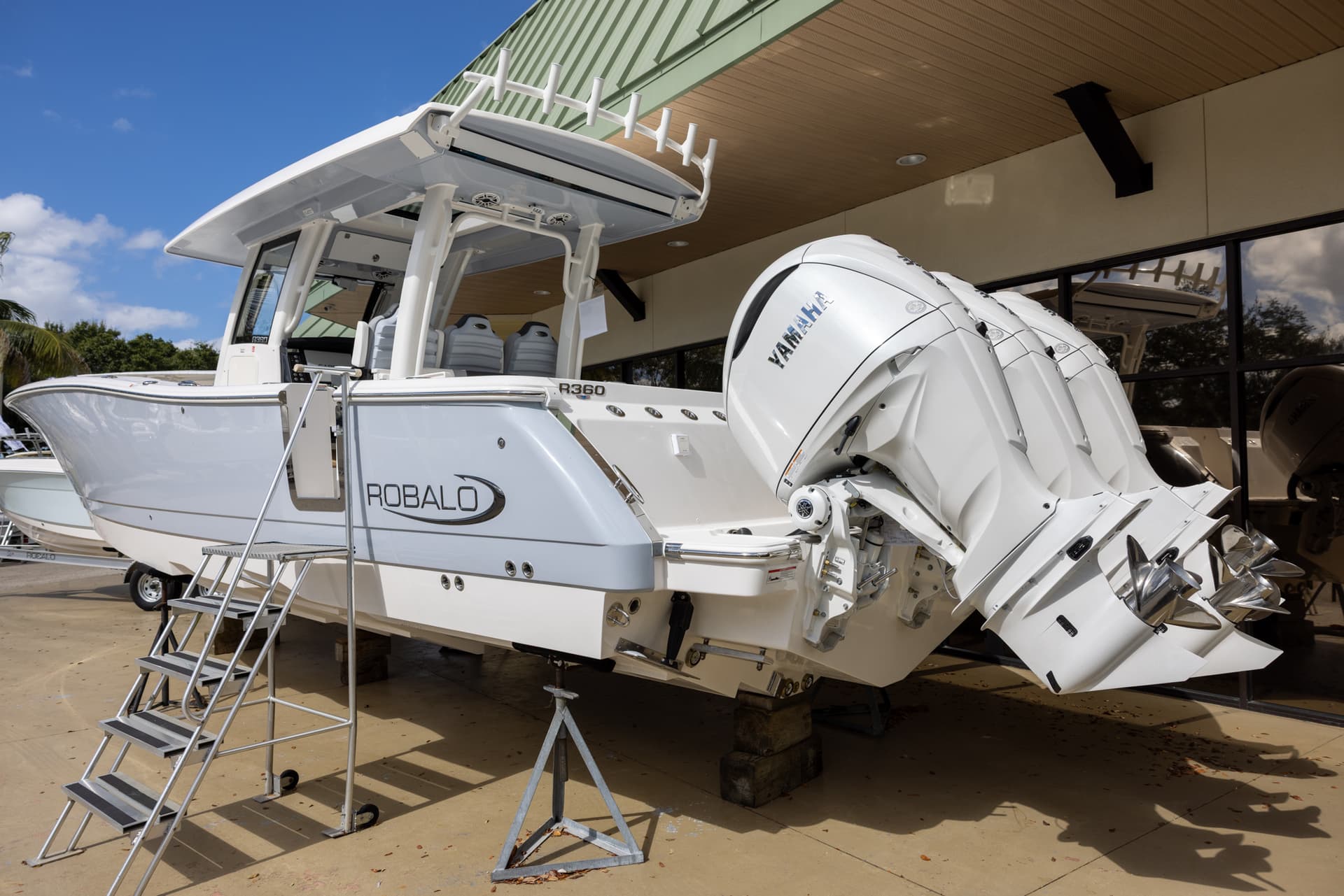 2026 Robalo R360